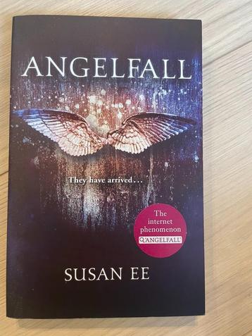 Susan EE - Angelfall beschikbaar voor biedingen