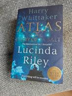 Atlas: The Story of Pa Salt - Lucinda Riley, Ophalen of Verzenden, Zo goed als nieuw, Lucinda Riley, Harry Whittaker, Nederland