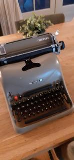 Vintage typemachine Olivetti Lexicon, Ophalen