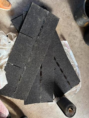 Pak zwarte dak shingles beschikbaar voor biedingen