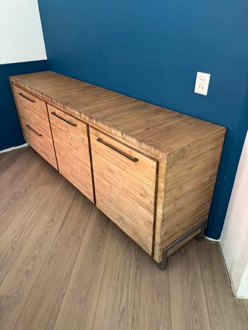 Teak houten kast beschikbaar voor biedingen