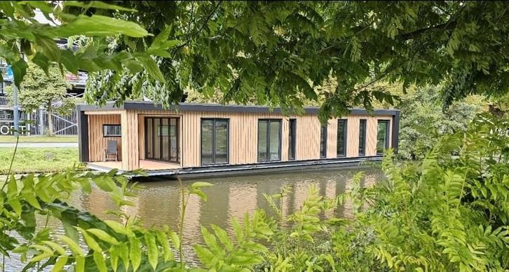 Luxe woonboot volledige nieuwbouw turn-key Leiden centrum, Huizen en Kamers, Woonboten te koop