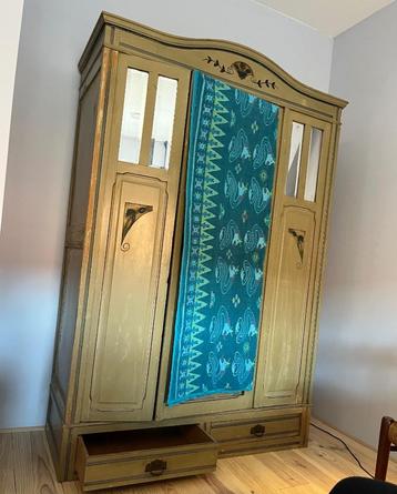 Vintage hangkast Zweedse stijl  beschikbaar voor biedingen