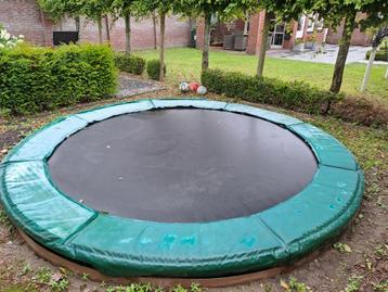 Trampoline beschikbaar voor biedingen