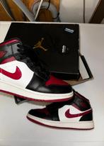 Air jordan 1 mid noble red, Kleding | Heren, Schoenen, Overige kleuren, Verzenden, Jordan, Sneakers of Gympen
