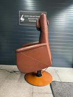 Sta op stoel merk prominent, Huis en Inrichting, Fauteuils, Ophalen, Minder dan 75 cm, Leer, Zo goed als nieuw