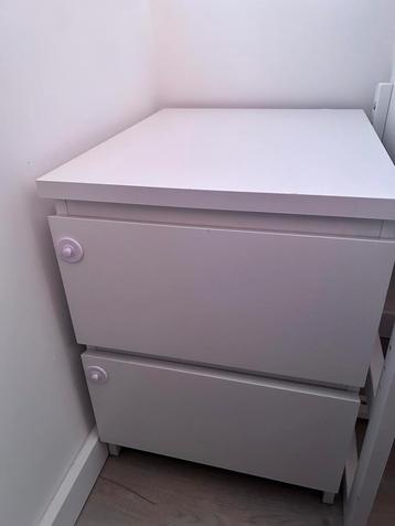Ikea malm nachtkastje beschikbaar voor biedingen