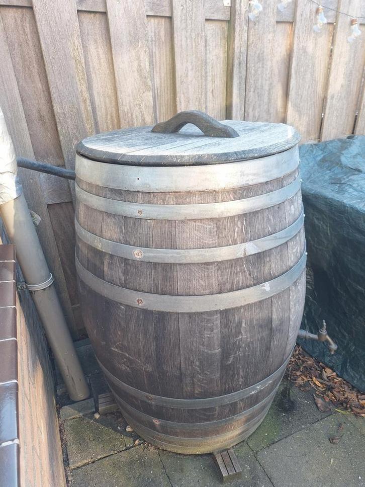 Regenton van wijnvat 300L, Tuin en Terras, Regentonnen, Gebruikt, Hout, 150 liter of meer, Met kraantje, Ophalen