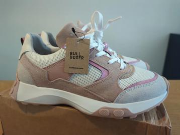Bullboxer lichtroze sneakers maat 39, nog helemaal nieuw!! beschikbaar voor biedingen