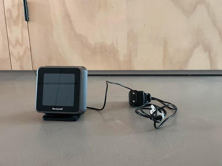 Honeywell T6R Thermostaat - Defect Scherm incl ontvanger, Doe-het-zelf en Verbouw, Thermostaten, Gebruikt, Slimme thermostaat