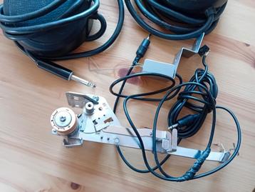 2 x voetpedaal en 1x draadgeleider voor motor ke100 brother beschikbaar voor biedingen