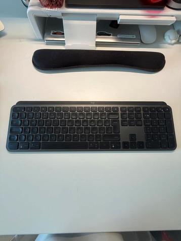 Logi tech MX keys keyboard (barely used) beschikbaar voor biedingen