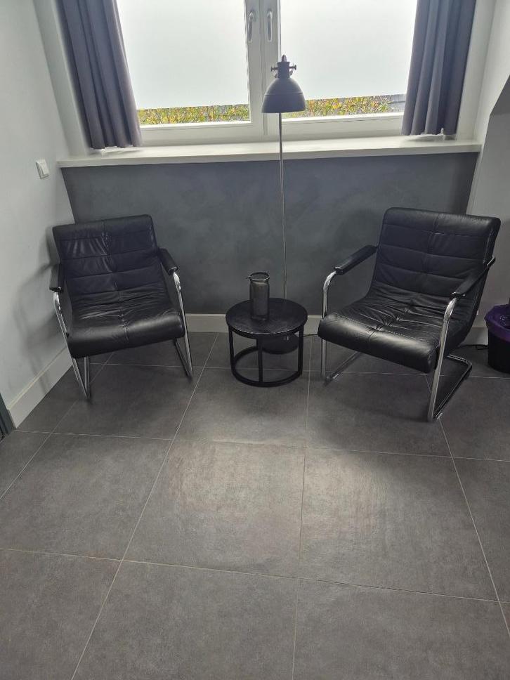 2 prachtige zwart lederen designstoelen die heerlijk zitten!, Huis en Inrichting, Stoelen, Zo goed als nieuw, Twee, Leer, Metaal