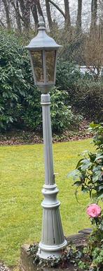 Gietijzeren zilverkleurige buitenlantaarn glazen kap, Ophalen, Staande lamp, Zo goed als nieuw, 50 tot 250 watt