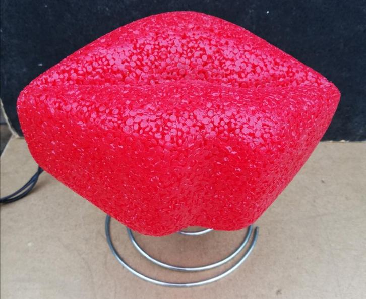 Kissing lips. POP-ART. Tafellamp. 21/23 cm., Huis en Inrichting, Lampen | Tafellampen, Zo goed als nieuw, Minder dan 50 cm, Kunststof