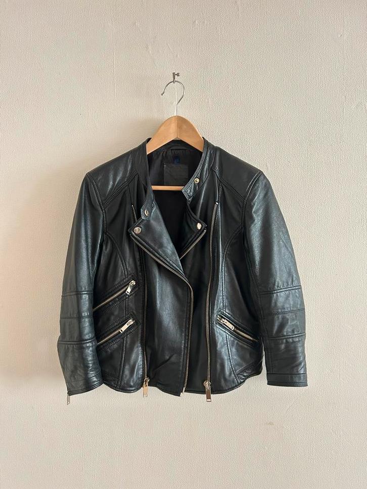 Zwart leren leder kort biker jack met gouden details, Kleding | Dames, Jassen | Winter, Nieuw, Maat 36 (S), Zwart, Ophalen of Verzenden