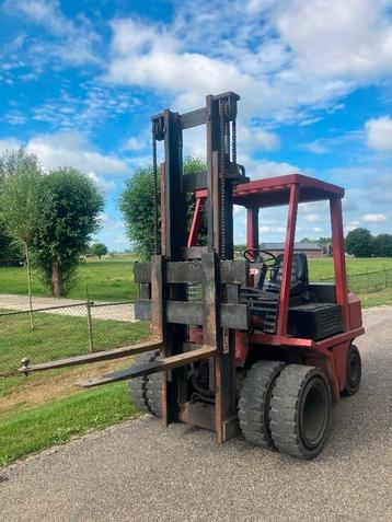 Lansing Heftruck diesel dubbellucht beschikbaar voor biedingen