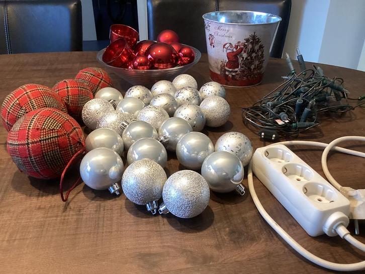 Kerstballen,kerstpoppen,kerstemmer,kerstdierenkerst decoatie, Diversen, Kerst, Zo goed als nieuw, Ophalen of Verzenden
