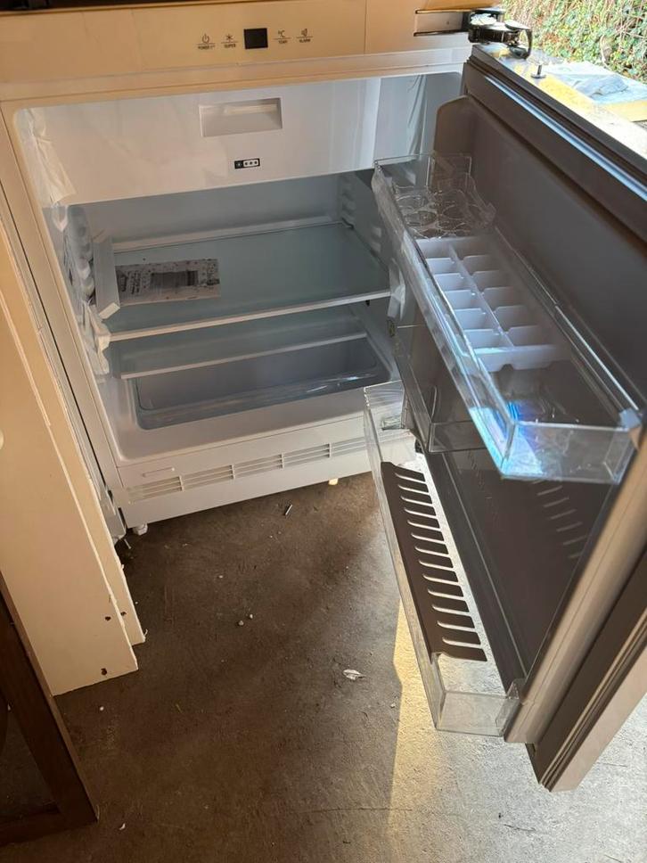 2x Onderbouw koelkast Exquisit UKS131-4-FE-010F, Witgoed en Apparatuur, Koelkasten en IJskasten, Zo goed als nieuw, Met vriesvak