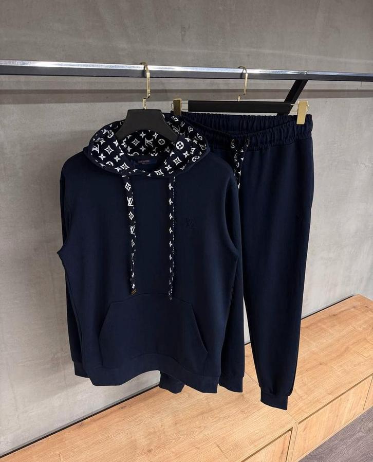 LV trainingspak, Kleding | Heren, Heren-kledingpakketten, Zo goed als nieuw, Ophalen of Verzenden