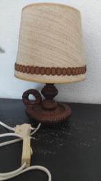 Vintage tafellamp hout met beige stoffen kap, Ophalen of Verzenden, Gebruikt, Hout, Minder dan 50 cm