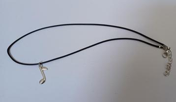 Koordketting wax zwart met hanger muzieknoot  beschikbaar voor biedingen