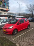 Toyota Aygo 1.0 12V Vvt-i 3DRS MMT 2007 Rood, Auto's, Voorwielaandrijving, 4 stoelen, 68 pk, Origineel Nederlands