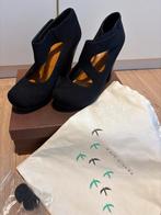 Chie Mihara Pumps - Maat 41 Zwart, Kleding | Dames, Schoenen, Ophalen of Verzenden, Zo goed als nieuw, Zwart, Pumps