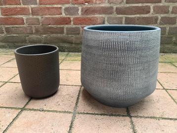 2 bloempotten beschikbaar voor biedingen