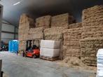Hooi grote en kleine pakken weide hooi van eigen bemest land, Ophalen