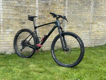 Giant XTC Advanced Carbon 2022 XL 29” MTB – Garmin Edge 830 beschikbaar voor biedingen