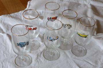 6 bierglazen op voet met opdruk oldtimer auto’s beschikbaar voor biedingen