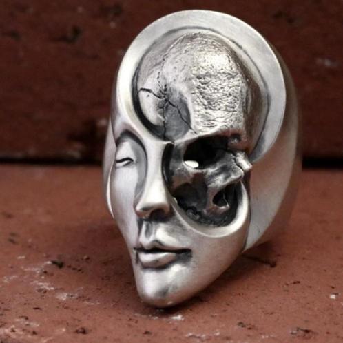 Unieke skull ring dualiteit, Sieraden, Tassen en Uiterlijk, Ringen, Nieuw, Dame of Heer, Zilver, IJzer of Staal, Verzenden