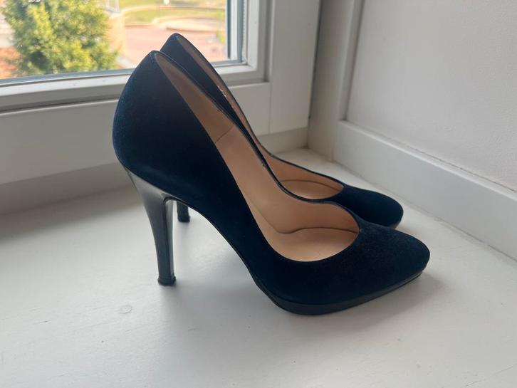 Prachtige donkerblauwe pumps van Peter Kaiser size 39 / 39,5, Kleding | Dames, Schoenen, Zo goed als nieuw, Pumps, Blauw, Ophalen of Verzenden