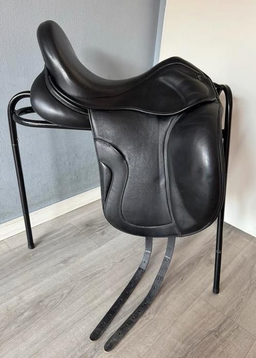Kingsley D4 dressuurzadel, Dieren en Toebehoren, Paarden en Pony's | Zadels, Zo goed als nieuw, Dressuur, Ophalen of Verzenden