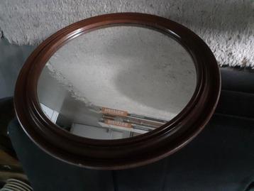 Massief houten ronde spiegel beschikbaar voor biedingen