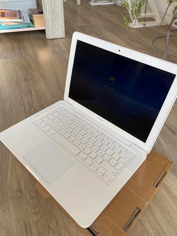 Apple Macbook (13-inch, Mid 2010) 2.4GHz intel C2D 16GB ram beschikbaar voor biedingen