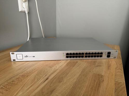 Ubiquiti UniFi - US-24-250W - 24 poorten PoE switch, Computers en Software, Netwerk switches, Zo goed als nieuw, Ophalen