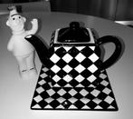 Theepot zwart wit met onderbord vintage, Ophalen, Overige typen, Zo goed als nieuw, Overige stijlen