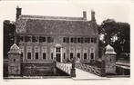 Ansichtkaart van de Menkemaborg te Uithuizen, Verzamelen, Ansichtkaarten | Nederland, Ophalen of Verzenden, 1940 tot 1960, Gelopen