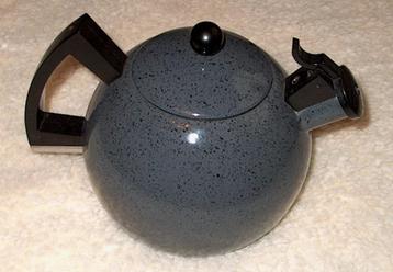 donkergrijze design fluitketel (2,5 liter) beschikbaar voor biedingen