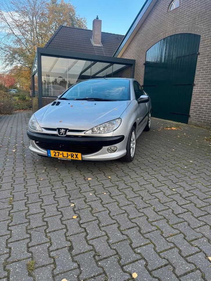 Peugeot 206 1.6 16V CC 2003 Grijs, Auto's, Peugeot, Particulier, Benzine, D, Cabriolet, Handgeschakeld, Origineel Nederlands, Zilver of Grijs