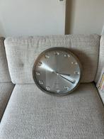 Karlsson Klok - Stijlvol Design, Ophalen of Verzenden, Zo goed als nieuw, Analoog, Wandklok