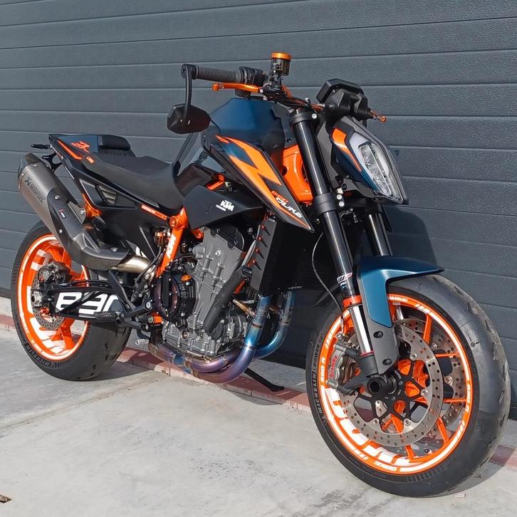 KTM DUKE 890R in nieuwstaat met alle opties, Motoren, Motoren | KTM, Naked bike, meer dan 35 kW, 2 cilinders, Motorrijbewijs A