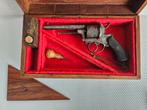 9 mm penvuur revolver in prachtige houten opbergdoos., Verzamelen, Militaria | Algemeen, Ophalen of Verzenden, Landmacht, Overige gebieden