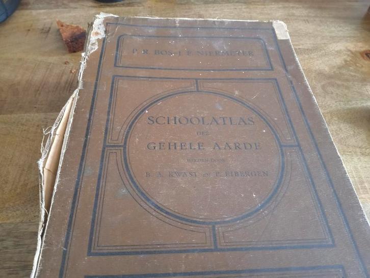 Oude Bosatlas - Schoolatlas Gehele Aarde, Boeken, Atlassen en Landkaarten, Gelezen, Bosatlas, Wereld, 1800 tot 2000, Ophalen of Verzenden