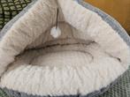 Cozy cat bed, Ophalen of Verzenden, Zo goed als nieuw