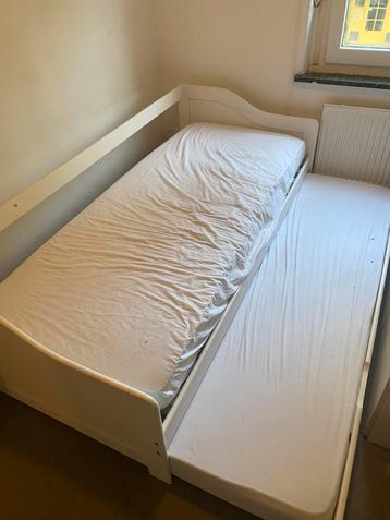Bed met extra bedlade beschikbaar voor biedingen