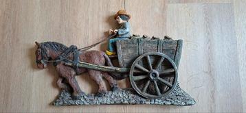 Mooie wanddecoratie van houtsnijwerk beschikbaar voor biedingen