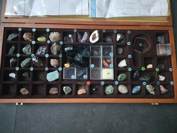 Mineralenverzameling in Houten Kist beschikbaar voor biedingen